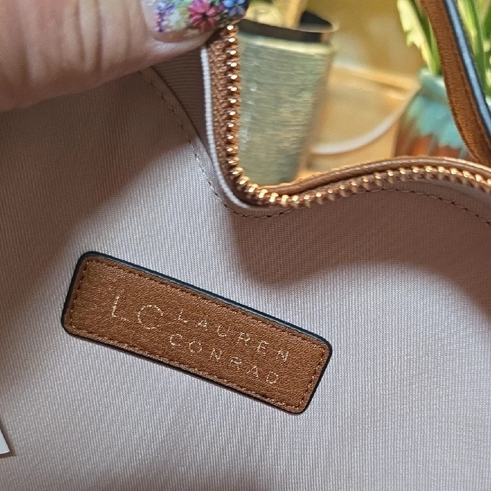 LC Lauren Conrad Heart-Shaped Tan Vegan Leather Crossbody Bag - Picture 2 of 5